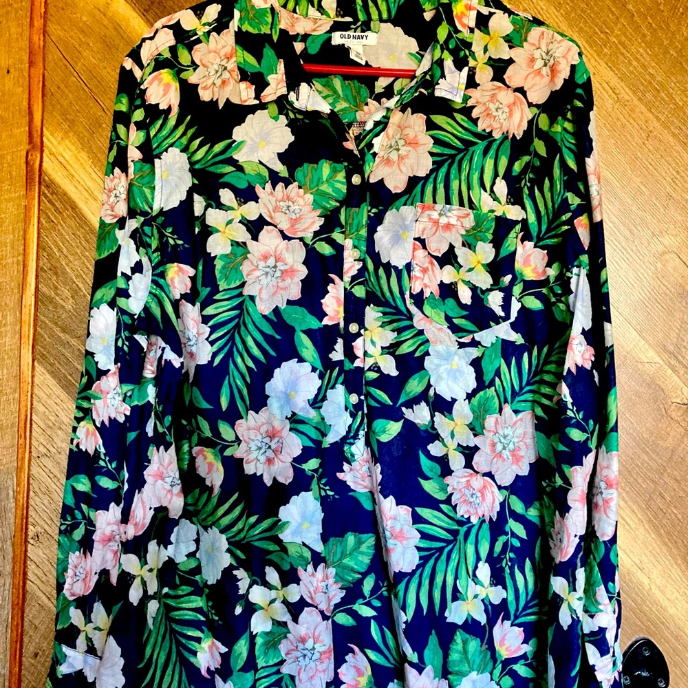 Old Navy blouse is so colorful, lightweight and like new!